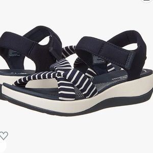 Clarks sandals size 10